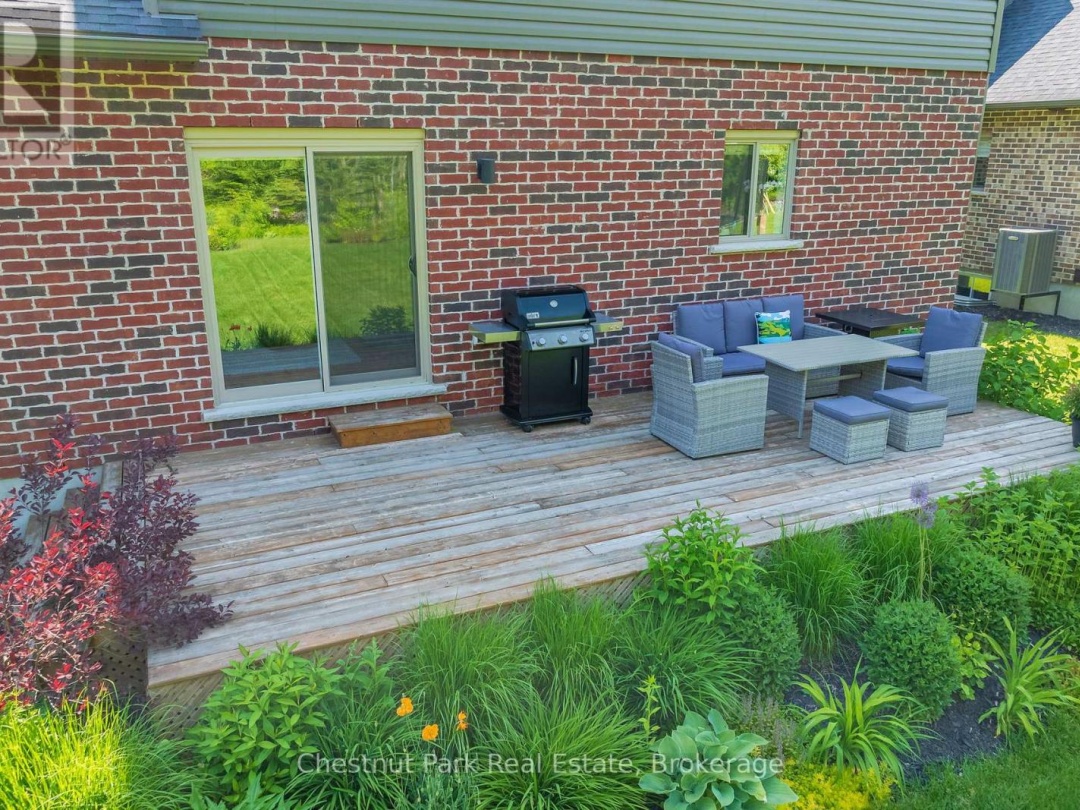 76 SELKIRK DRIVE, 