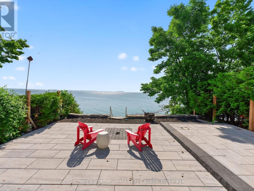 211 MOON POINT DRIVE, 