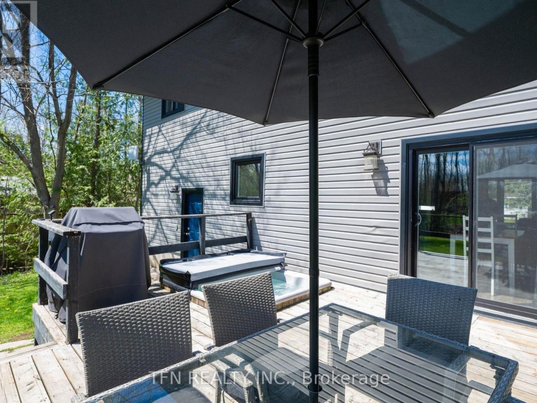 4 PINEWOOD BOULEVARD, 