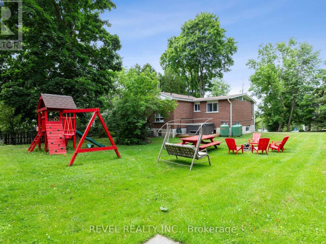 99 BOWEN ROAD, 