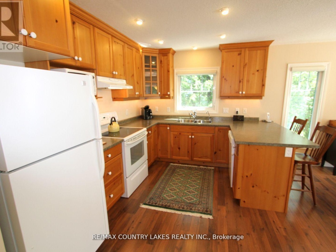275 MCGUIRE BEACH ROAD, Canal Lake