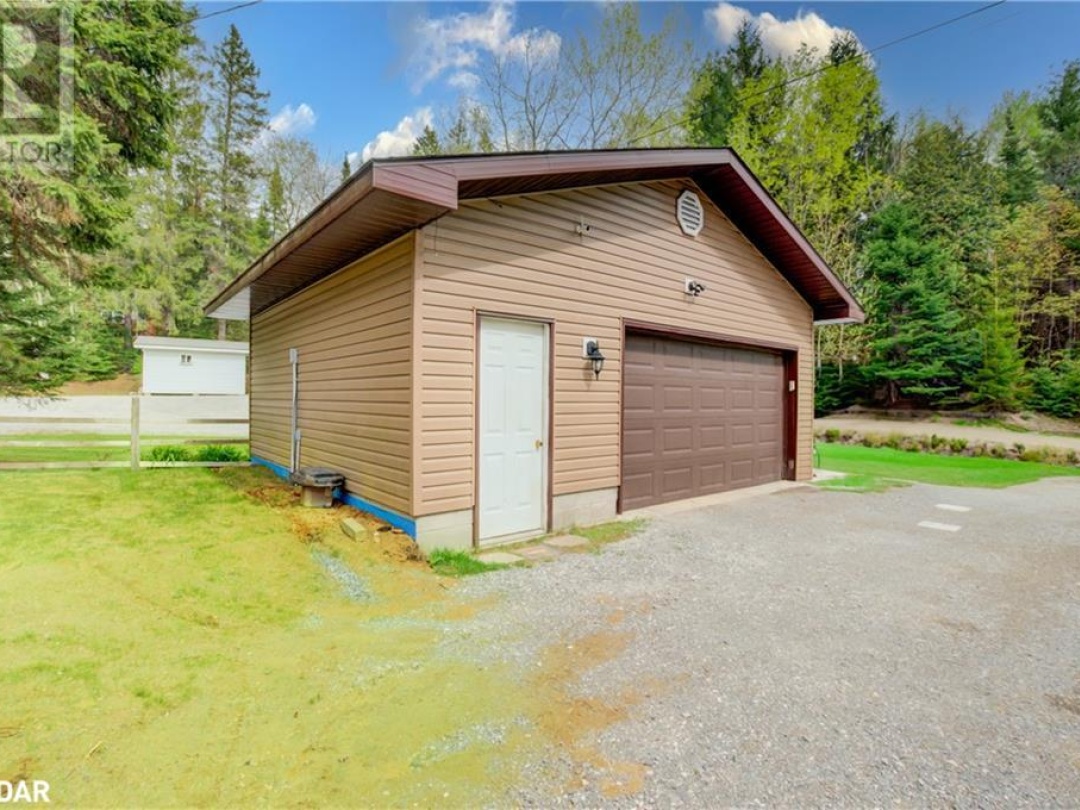 1105 LAKESHORE ROAD Road, Gooderham Lake