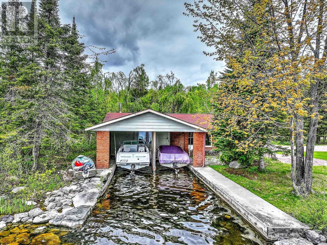 557 Riverside Drive, Pigeon Lake