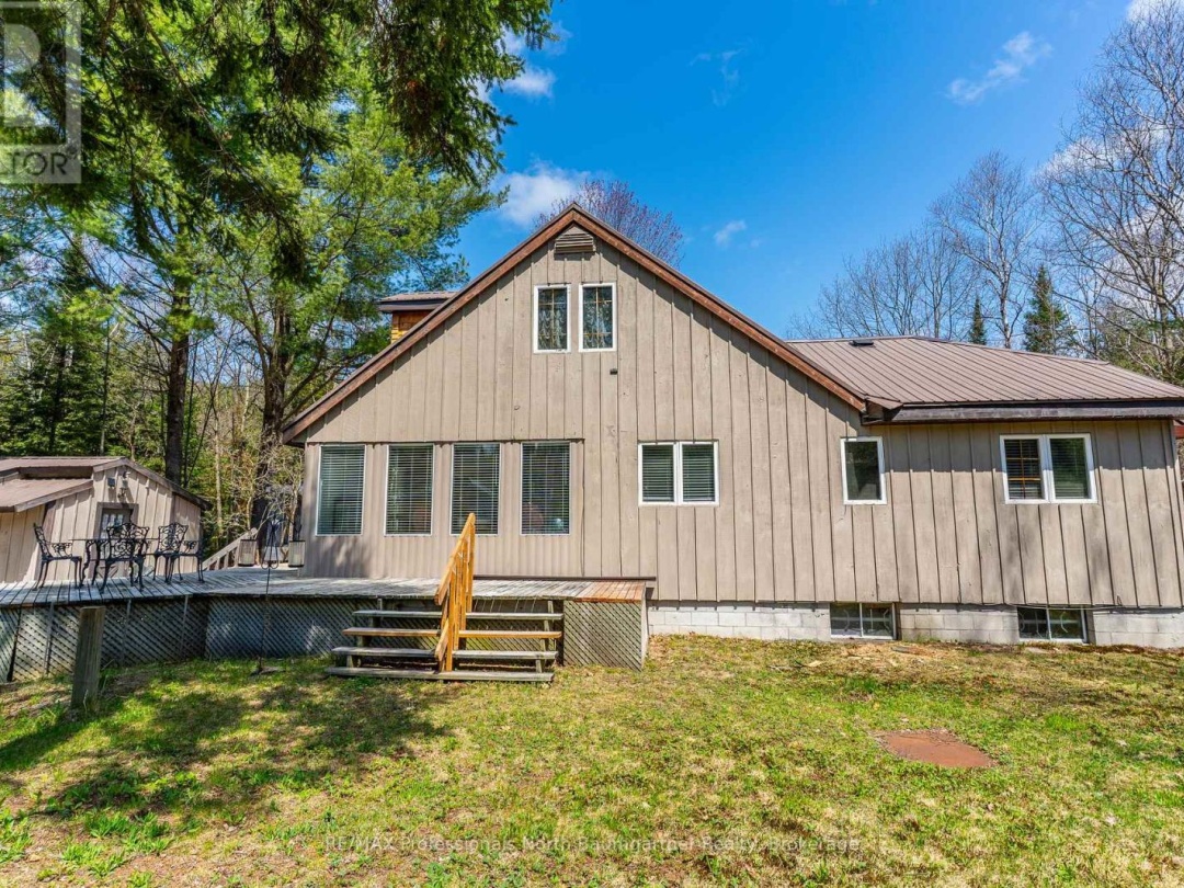 1065 Cloverleaf Road, Kennisis Lake