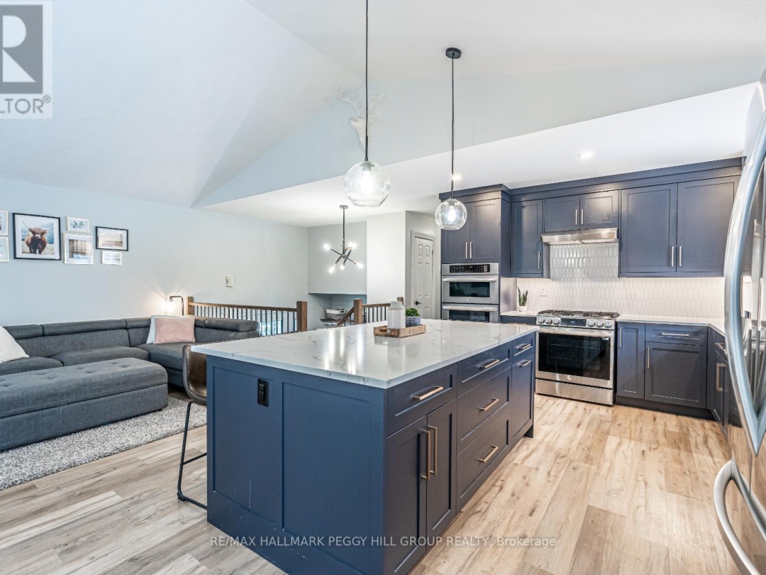 285 WARMINSTER SIDEROAD, 