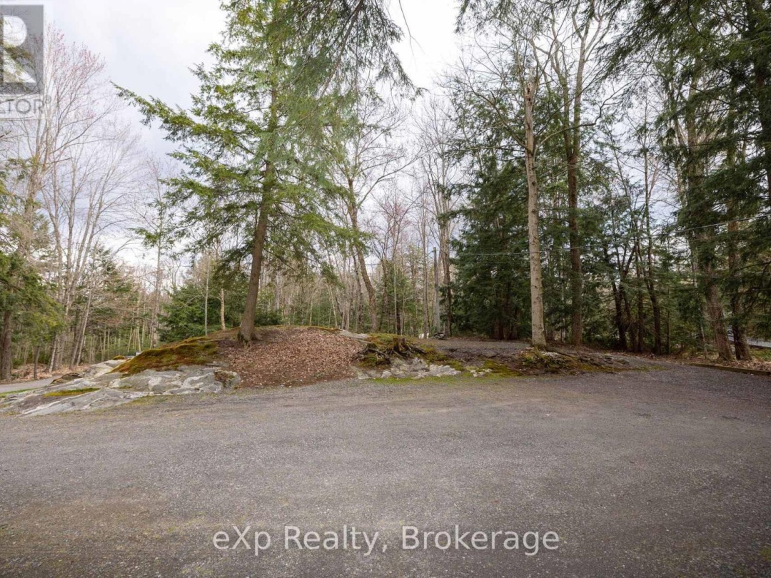 36 Roberts Lake Road E, Roberts Lake