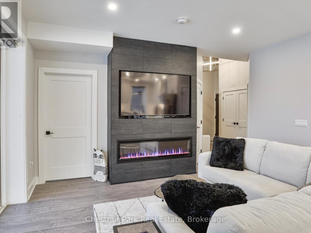 404 - 18 CAMPUS TRAIL, 
