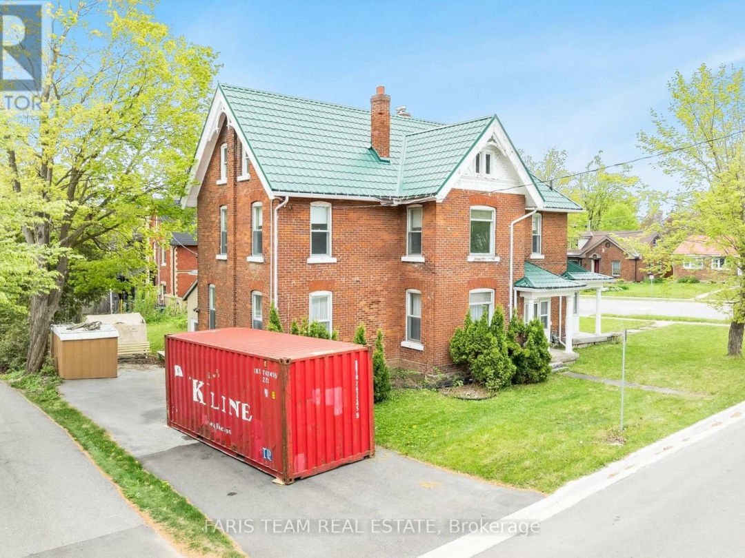 9 BORLAND STREET E, 