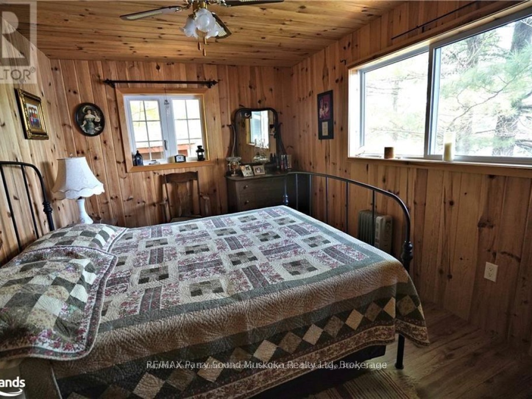 121 Healey, Healey Lake