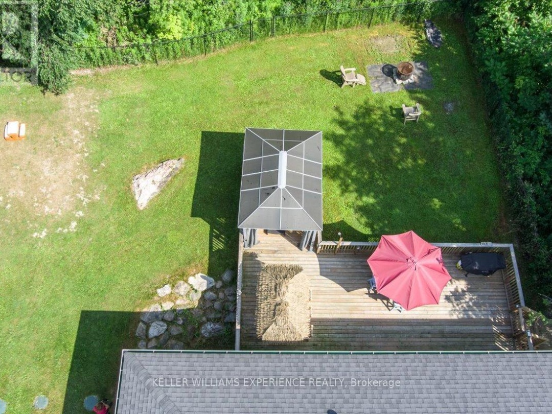 158 MOONSTONE ROAD E, 
