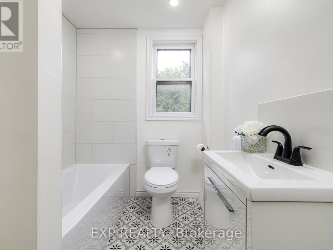 11 FARRER STREET, 
