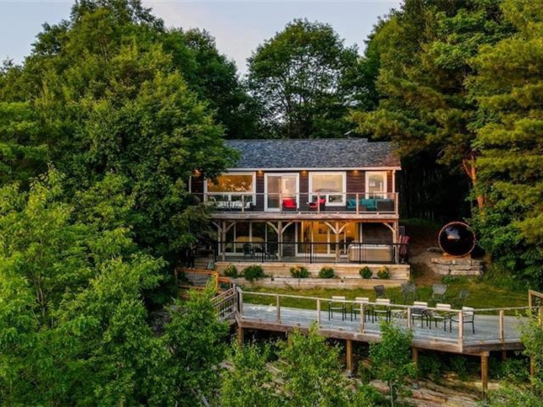 1047 WHYMAN Road, 
