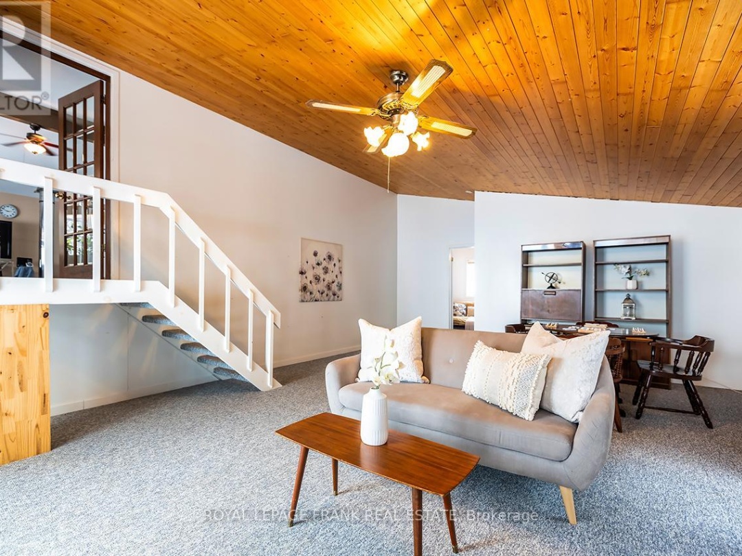 121 BALL POINT ROAD, Lake Scugog