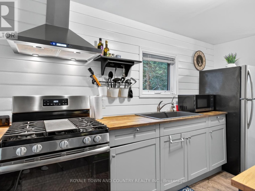 82 RIVERBANK ROAD, 