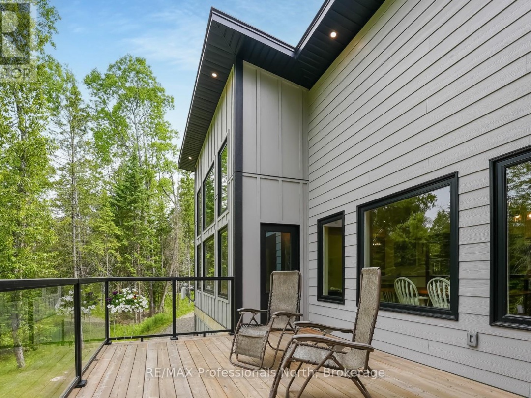 1086 STOTHART CREEK ROAD, 