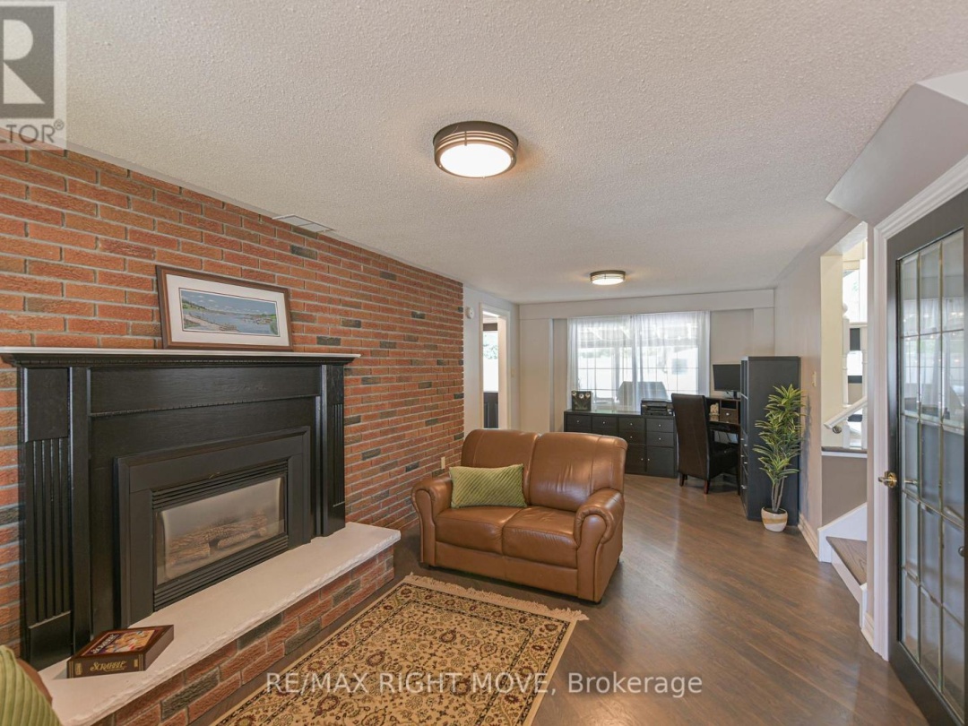 457 PETER STREET N, 