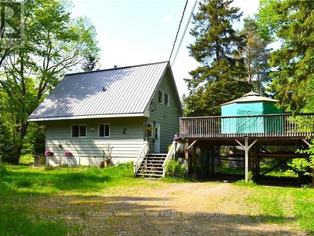 341 Old North Road, Big East Lake