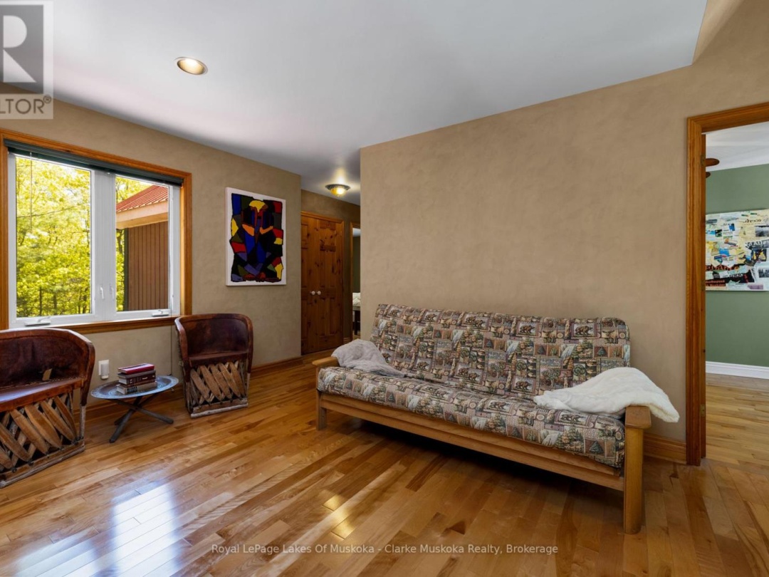 733 Whites Falls Road, Six Mile Lake