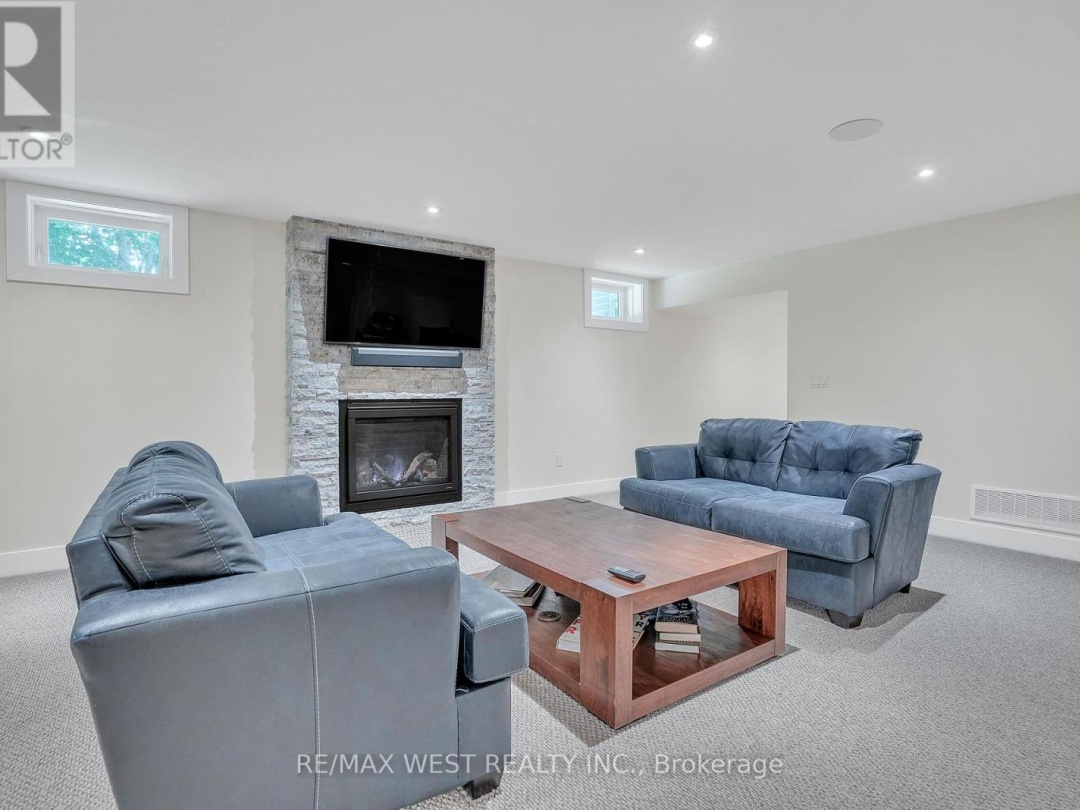 8 WESTWIND COURT, 