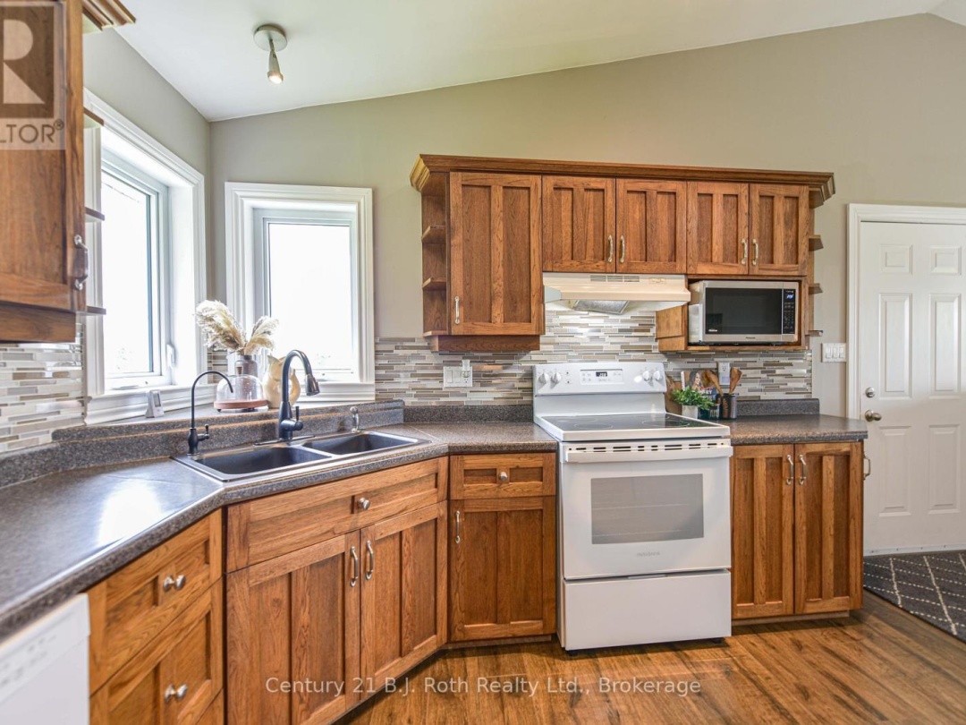 3516 Kirkfield Road, Dalrymple Lake