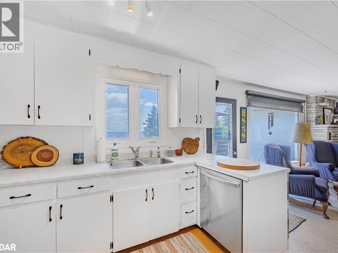 1125 WOODLAND Drive, 