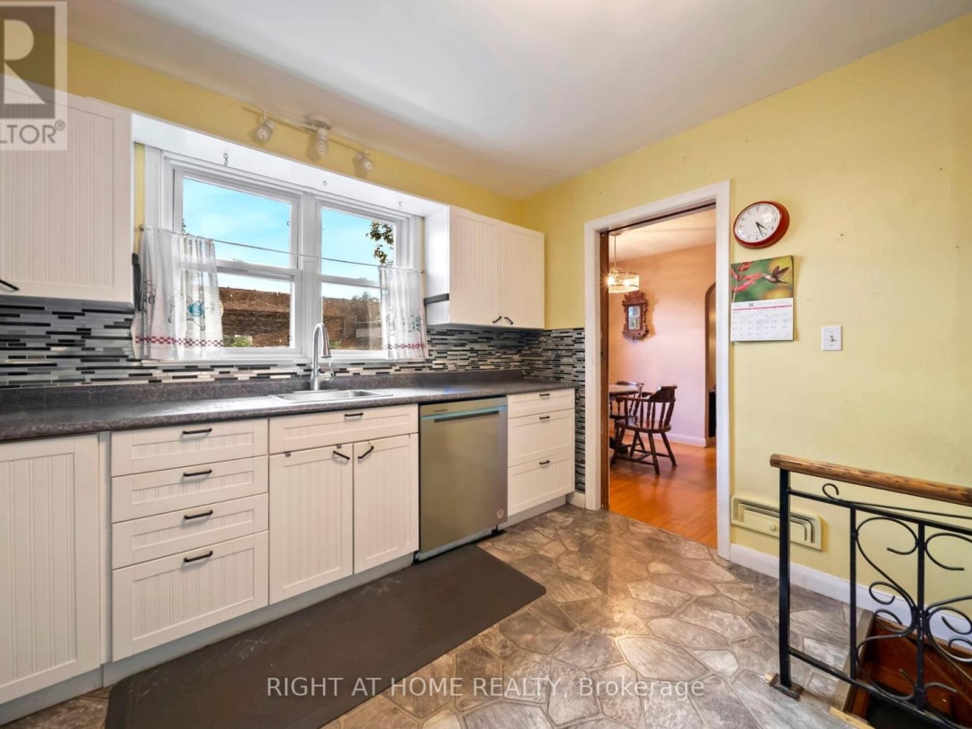 392 BAYVIEW PARKWAY, 