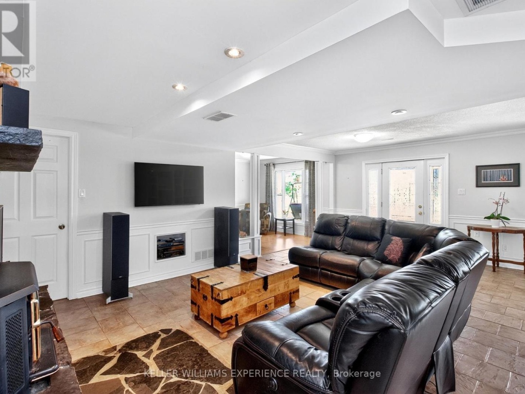 8 THATCHER PLACE, 