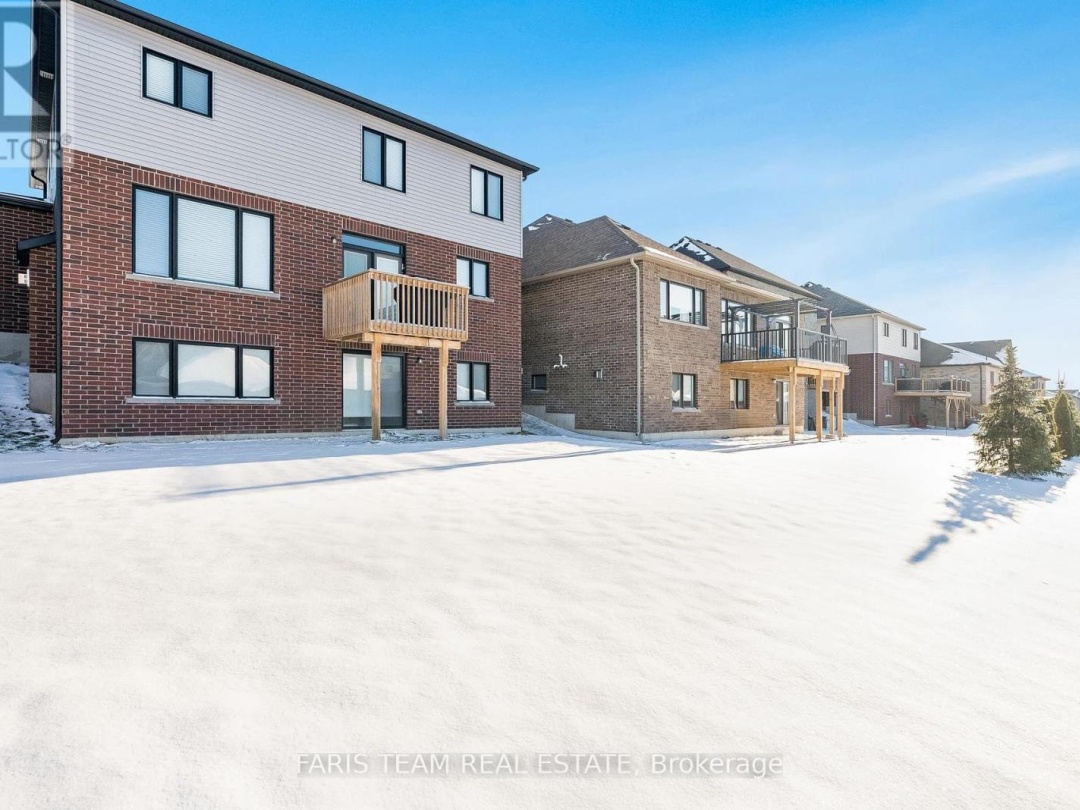 3096 Orion Boulevard, Orillia
