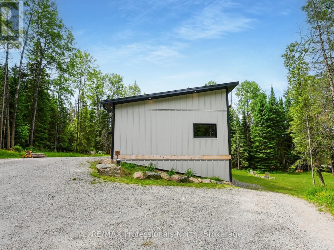 1086 STOTHART CREEK ROAD, 