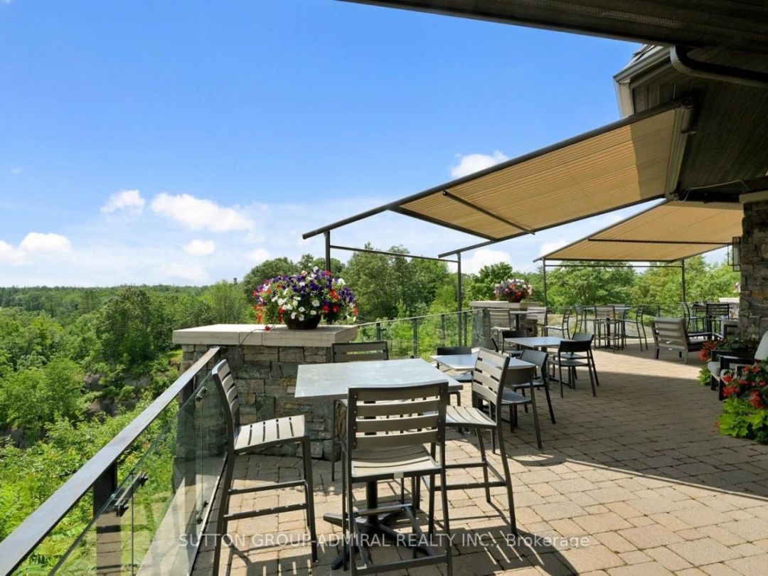 209 - 120 CARRICK TRAIL, 