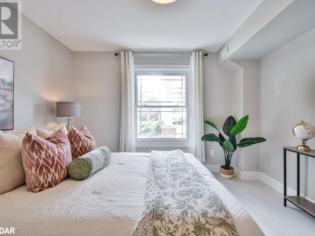 43 Creighton Street S Unit# 104, Lake Simcoe