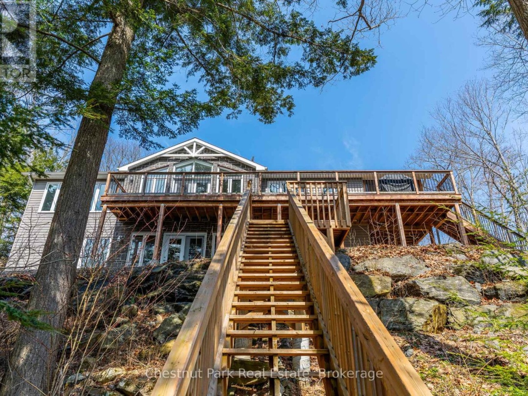 5989 KENNISIS LAKE ROAD, Kennisis Lake
