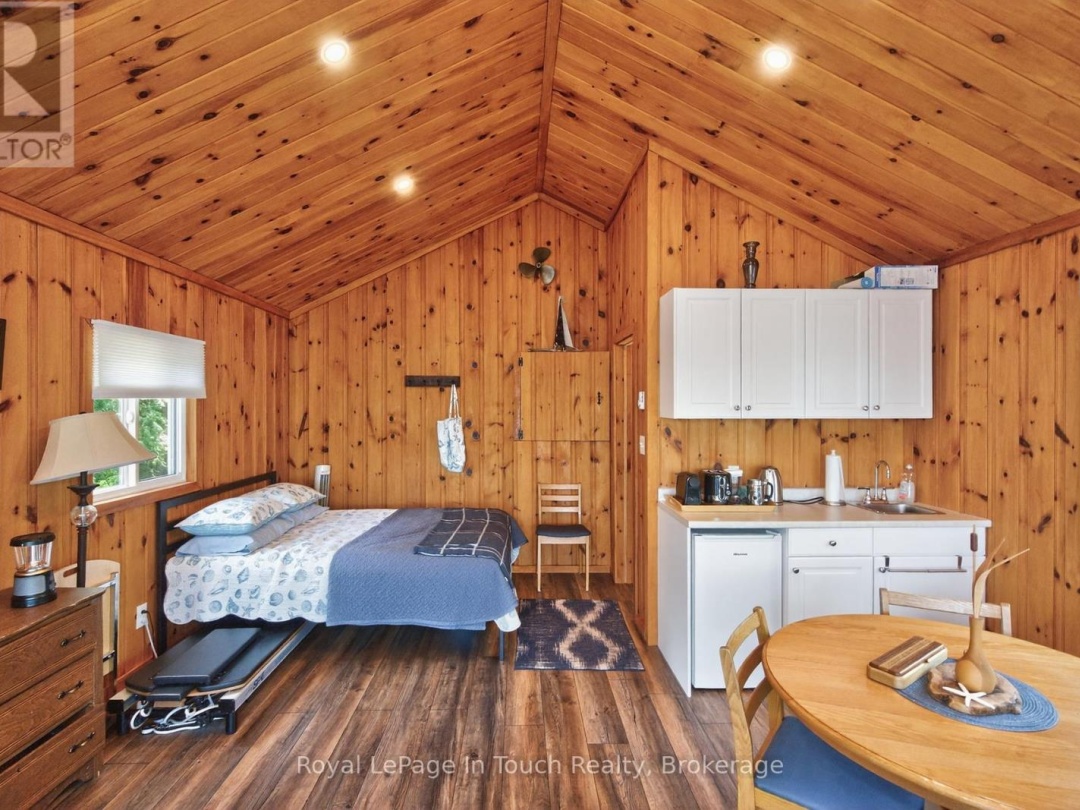4 IS 270 GEORGIAN BAY ISLAND, 