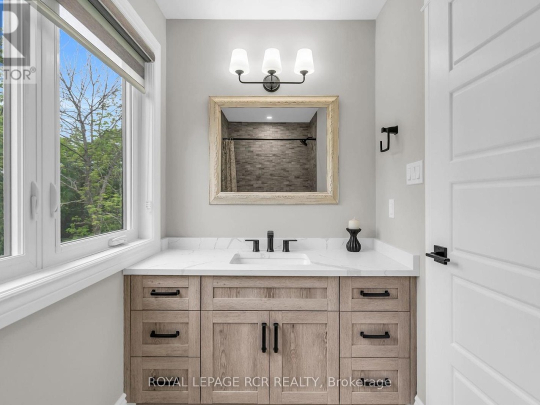 2360 HONEY HARBOUR ROAD, 