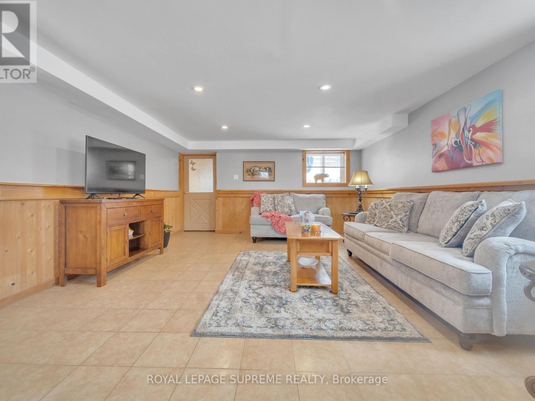 8740 12 Highway, Oro-Medonte