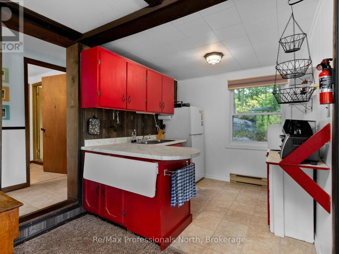 1118 Tomingas Road, Sunny Lake