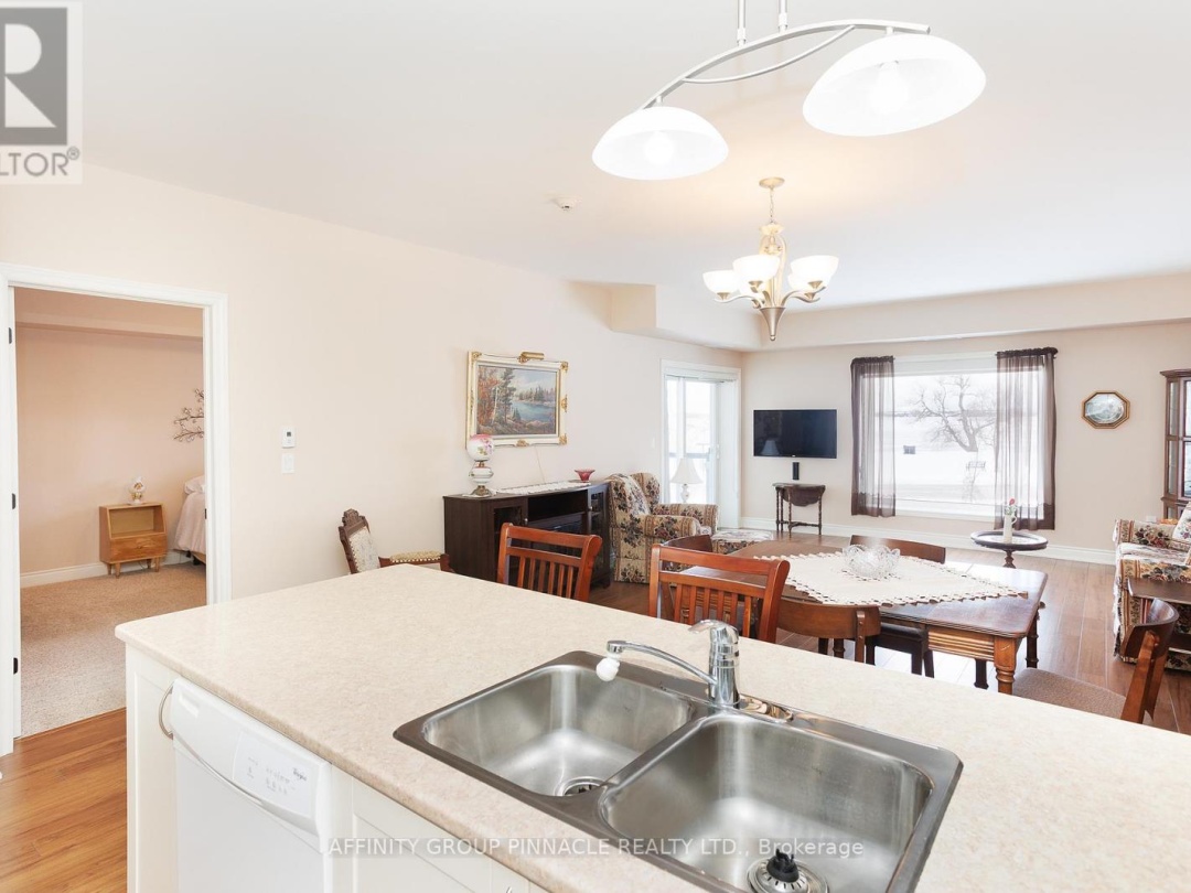 103 - 94 FRANCIS STREET W, 