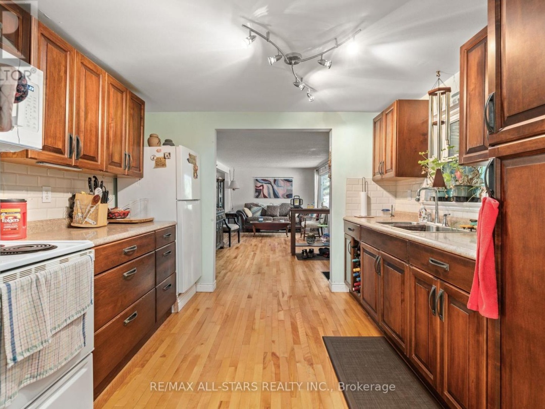 14 WYCHWOOD DRIVE E, 