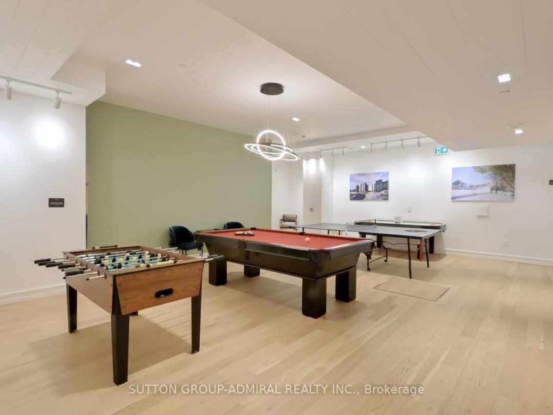 209 - 120 CARRICK TRAIL, 