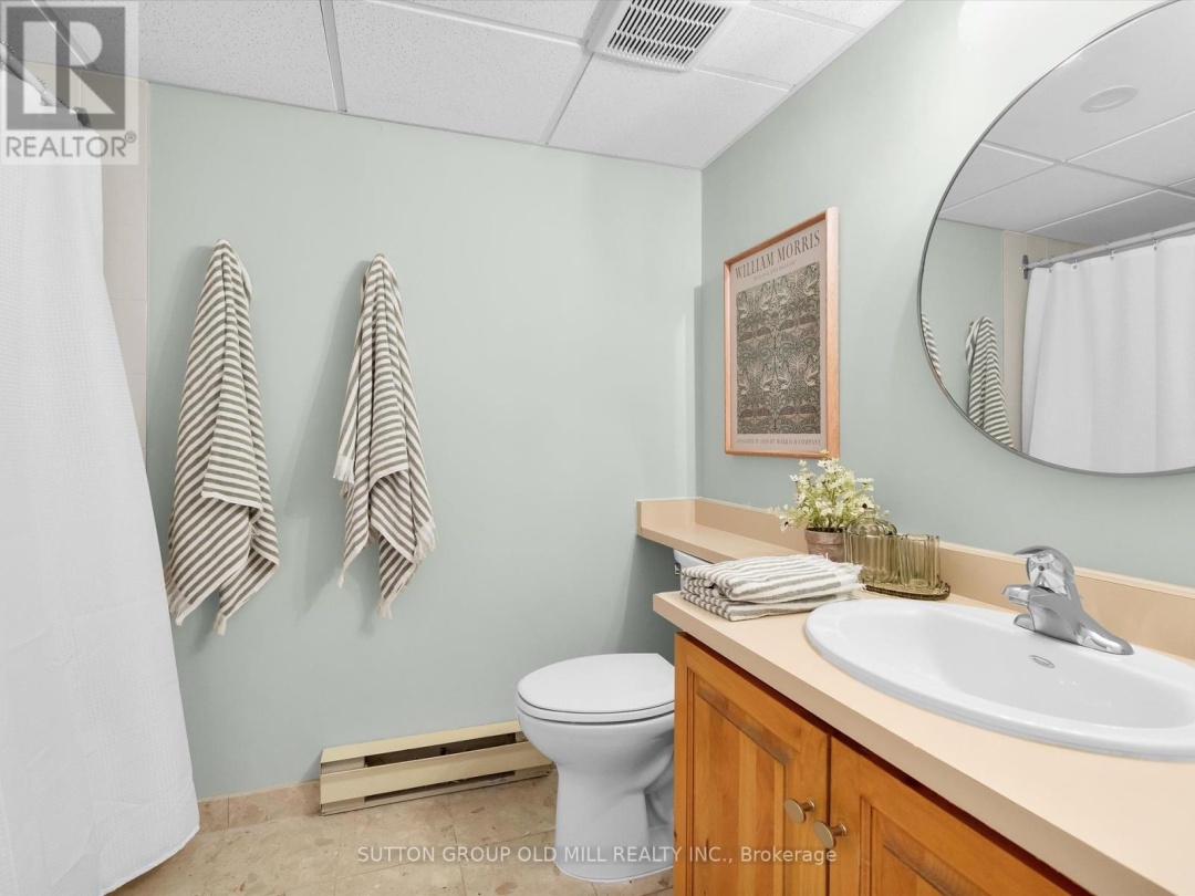 203 26 Deerhurst Drive, Peninsula Lake