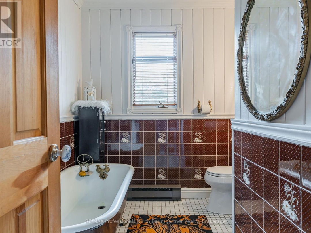 1065 Cloverleaf Road, Kennisis Lake