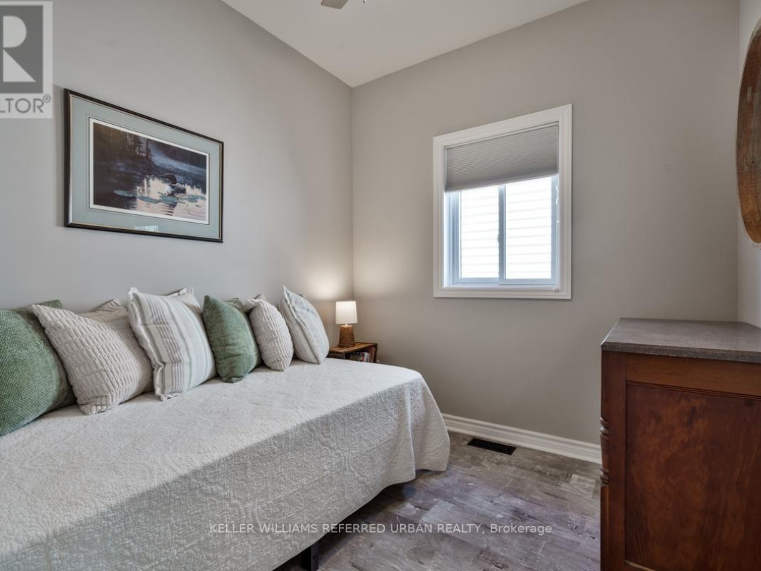 210 Morrison Avenue, Lake Simcoe