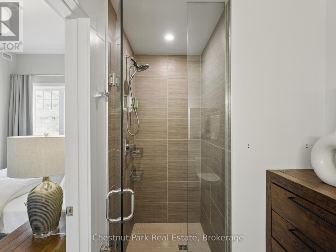 2 25 Pen Lake Point Road, Peninsula Lake