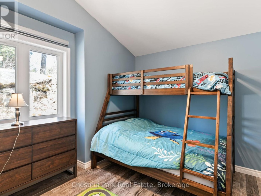 5989 KENNISIS LAKE ROAD, Kennisis Lake