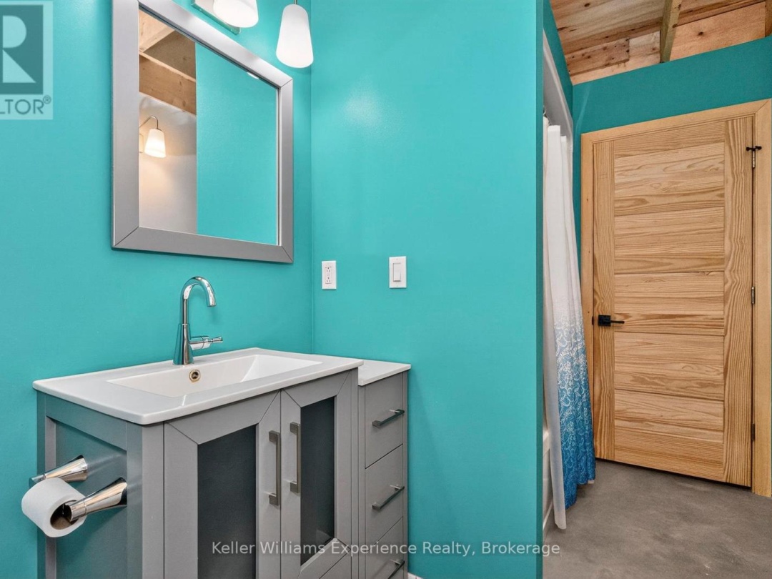 753 HONEY HARBOUR ROAD, 