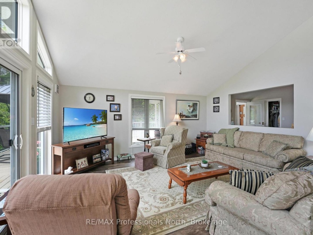 1093 Comak Crescent, St Nora Lake