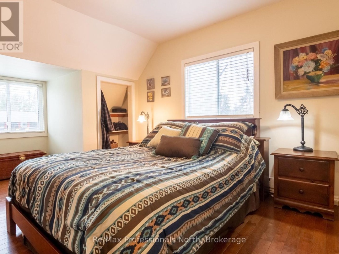 80 Invergordon Avenue, Gull Lake