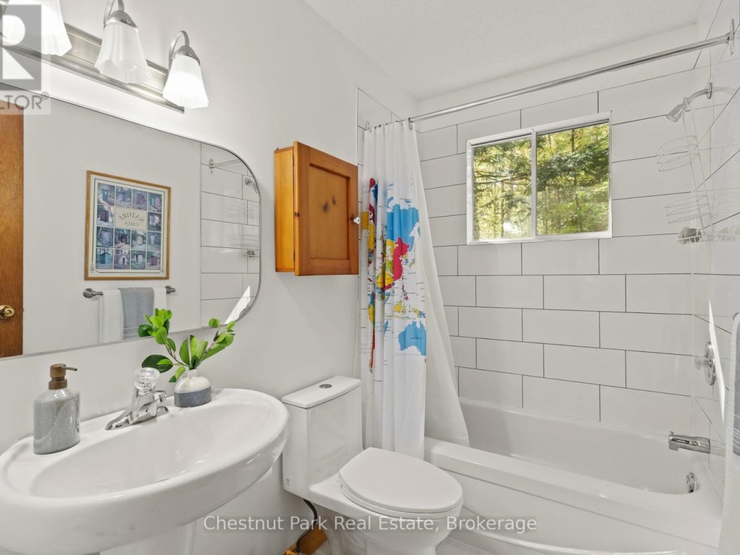 10 TAYLOR (26LM10) ISLAND, 