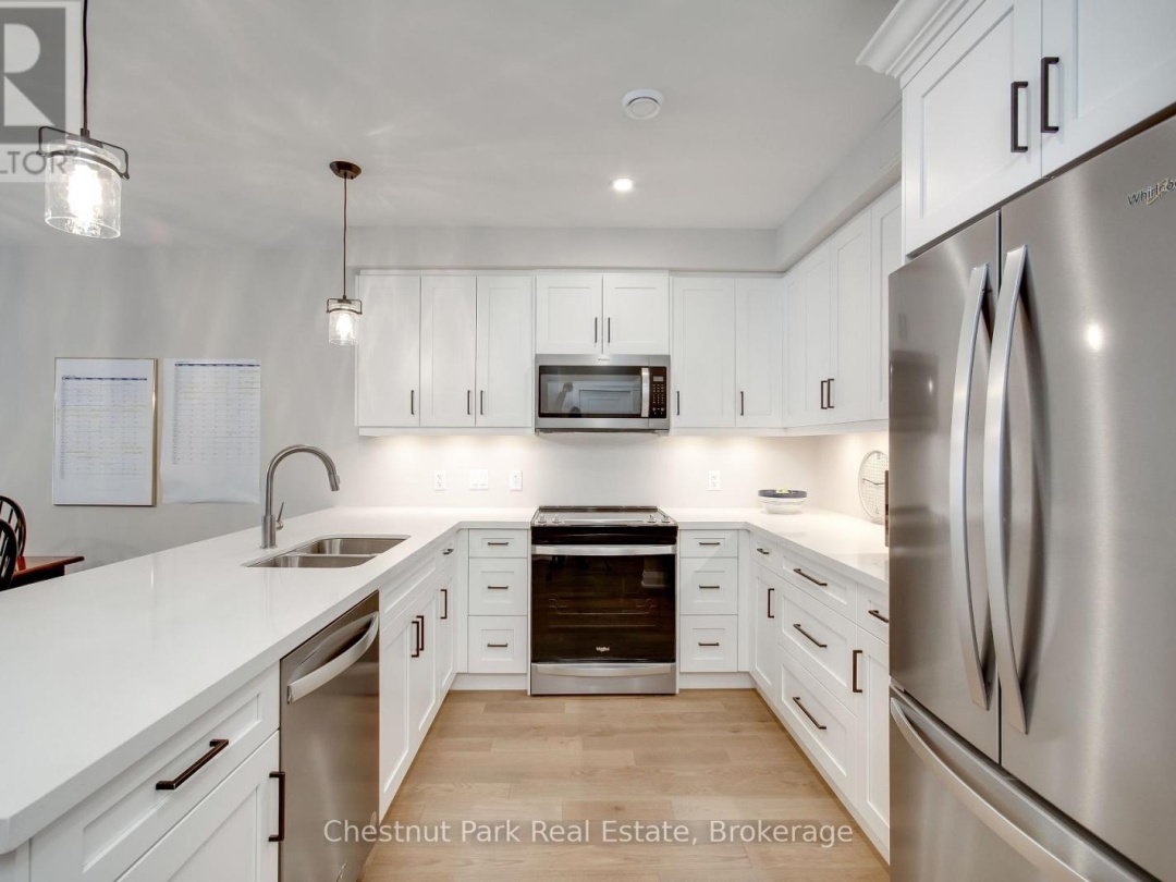 205 200 Anglo Street, South Muskoka Lake