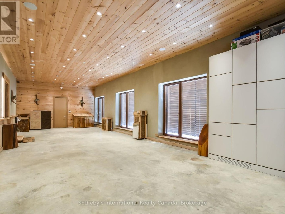 1739 Trapper's Trail Road, Miskwabi Lake